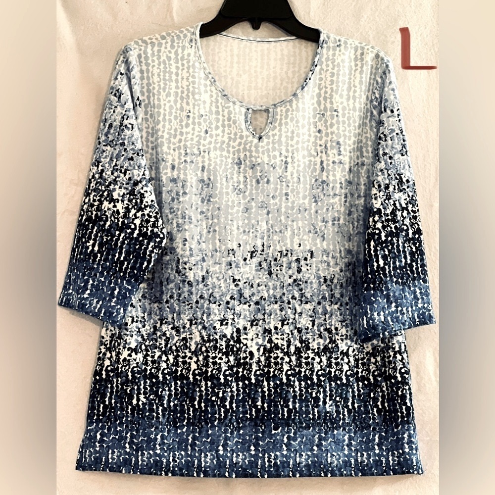 LADIES LT/DK BLUE, BLACK & WHITE TOP